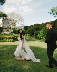 bride and groom in Villa Cimbrone