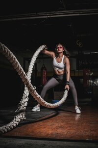 Woman doing rope fitness at Aspria, demonstrating dynamic workout routines, captured by Muse Studio for social media content creation.