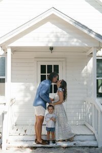 florida engagement photography couple kissing in front of building taken by Shelby Ann Photos
