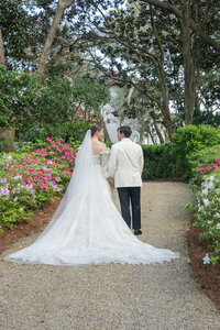 BRIDE-AND-GROOM-PHOTO-IDEAS