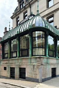 Classic homes in Boston’s Back Bay, a centerpiece of New England architecture. An architectural tour through historic streets reveals timeless urban design.