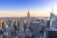 A skyline view of Manhattan at sunset, representing the Midtown location for in-person somatic therapy sessions in NYC.