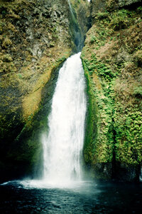 A photo of a waterfall in Oregon near Multnomah Falls