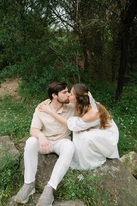 Couple kissing at Lake Travis