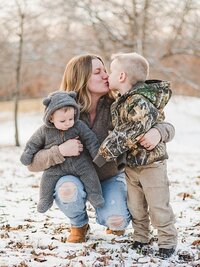 wedding photographer holds children for a picture