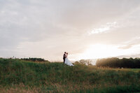 sunset-photo-of-wedding-couple-on-hill