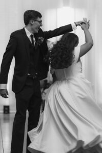 Newlyweds Dancing Spin