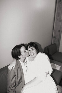 couple kissing
