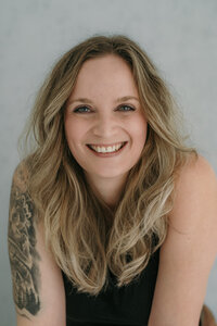 Photographer Karin Busch with a wide smile.