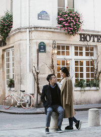 A couple's photoshoot in the Left Bank in Paris