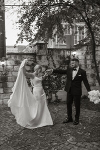 peach-orchard-black-and-white-wedding
