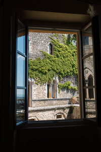 Brides bouquet, shoes, and wedding ring details