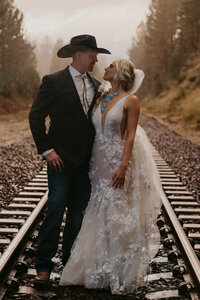 Romance on the Railroad | Tori Stanton Photo