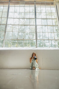 South Carolina wedding photographer Madison Paige captures the pure, intertwined connection between couples through timeless, storytelling imagery.