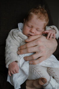 Newbornshoot thuis door familiefotograaf Julia de Groot uit Utrecht