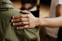 Crisis-Therapy-Hand-Supporting