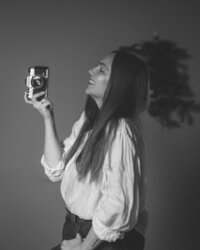 Paula, an experienced wedding photographer with The Swiechs, is dedicated to capturing stunning moments that tell the unique story of each couple's special day