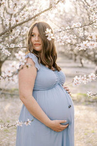 Film-inspired maternity portraits with soft colors