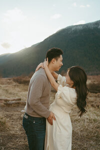 romantic maternity photos in front of a mountain