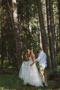 Liv Hettinga Photography is an elopement photographer in Canada, here is some information on the packages she offers and the pricing