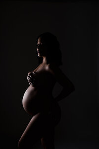 orlando maternity photographer with client closet