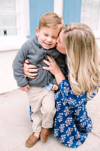 charleston family photographer, family photographer near me, family portraits in charleston