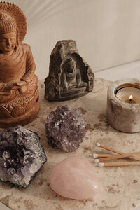 kaboompics_yoga-temple-at-home-aesthetic-meditation-28464