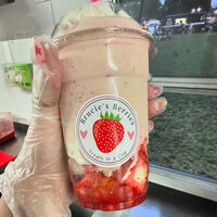Brucies Berries _ shake
