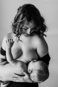 savannah-birth-photographer-crystal-and-lace-photography-savannah-ga-kylee-breastfeedingsession-410