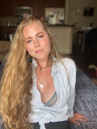 Alyssa Pressman, LCSW & certified coach, calls spiritual entrepreneur Rachael Maddox the most in-integrity mentor she’s ever worked with.