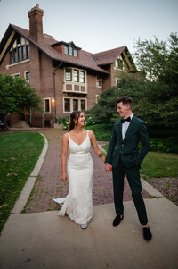Bride and groom get married at Cheney Mansion in Oak Park