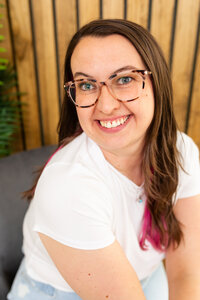 Virtual assistant client wearing blue shirt sitting on steps
