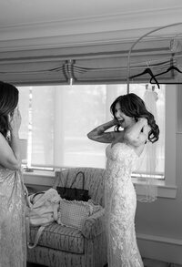 Bride getting ready for wedding day taken by jacksonville wedding photographer Shelby Ann Photos