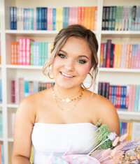 Senior photos in a book store Wichita, KS senior photographero