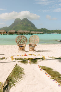 A dreamy Bora Bora wedding ceremony with a breathtaking oceanfront view. Perfect for couples looking for a luxury destination wedding experience in the heart of the Pacific.