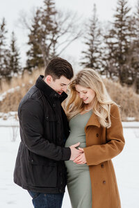 winter maternity photos in Winnipeg at Assiniboine Park 
