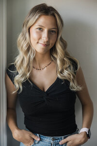Makayla the apprentice at Moxie Hair Studio