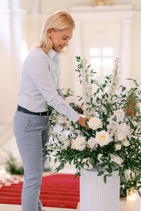 ECLAT Destination Weddings Team decorating wedding flowers at the luxury palace Coburg in Vienna