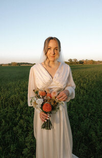 bride holding her bouquet 