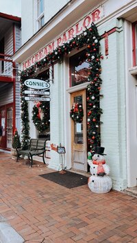 storfront decorated for crhistams