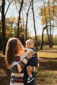 relaxed family photos in Winnipeg
