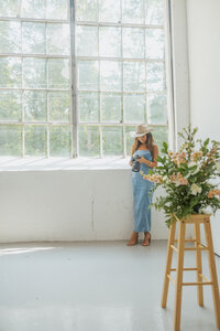 South Carolina wedding photographer Madison Paige captures the pure, intertwined connection between couples through timeless, storytelling imagery.