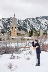 041-Kaley&Matt_Aspen_Chapel_Jerome_Sundeck_Wedding_Aspen_Wedding_Photographer_MaggShots_Photography