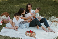 Oregon wedding photographer specializing in candid and joyful moments
