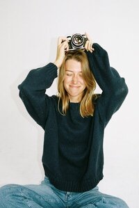 amelia island photographer posing with her camera