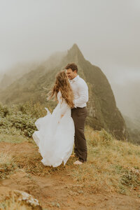 wedding photos in Hawaii