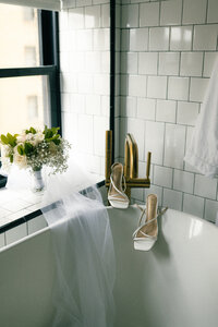 Oregon coast elopement getting ready photos