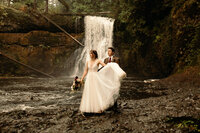 EMILY VANDEHEY PHOTOGRAPHY -- Oregon Wedding Photographer -- Silver Falls Wedding -- Morgan + Neil -- Silverton, Oregon -- BRIDALS-154