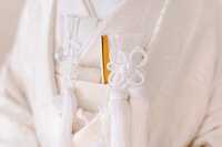 Classic pure white shiromuku Japanese wedding kimono rental featuring intricate embroidery and traditional accessories for Shinto-style weddings in Los Angeles California | 白無垢レンタル 伝統的神前式スタイル 刺繍入りロサンゼルス着物ウェディング