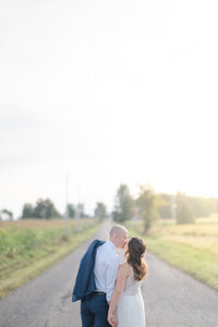 Mariage avec une magnifique lumière du soleil couchant